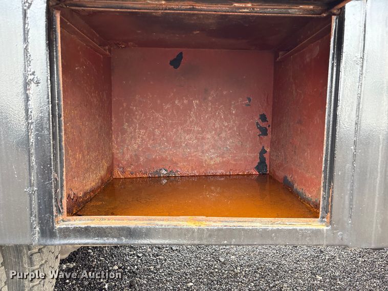 image for item EG1152 1996 Ford L8000 crane truck