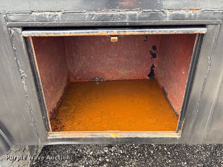 image for item EG1152 1996 Ford L8000 crane truck