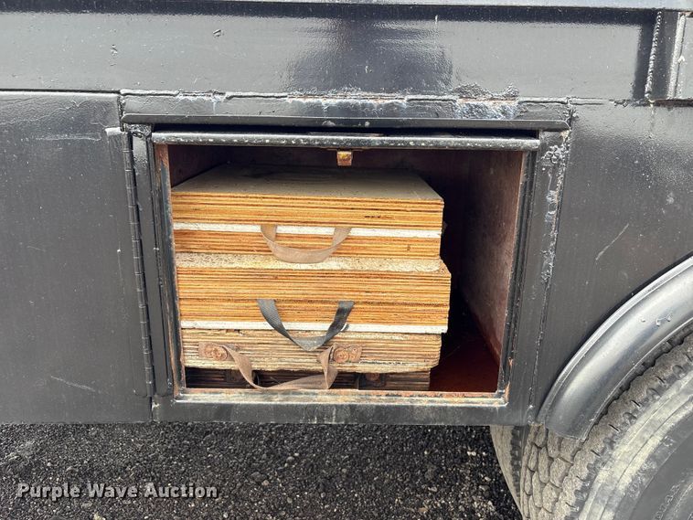 image for item EG1152 1996 Ford L8000 crane truck