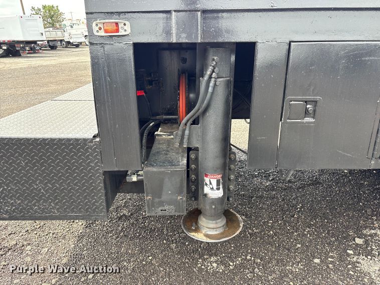 image for item EG1152 1996 Ford L8000 crane truck