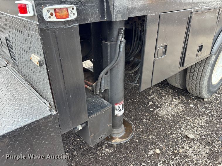 image for item EG1152 1996 Ford L8000 crane truck