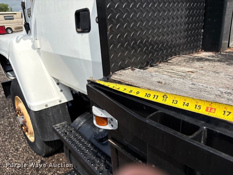 image for item EG1152 1996 Ford L8000 crane truck