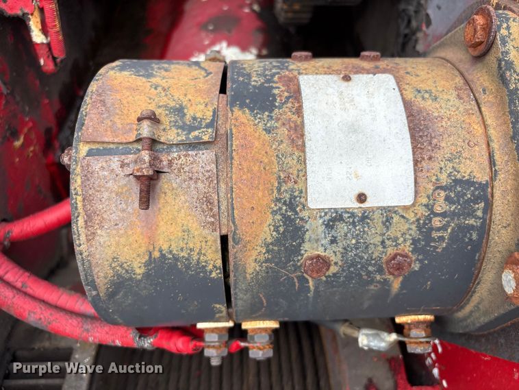 image for item EG1152 1996 Ford L8000 crane truck