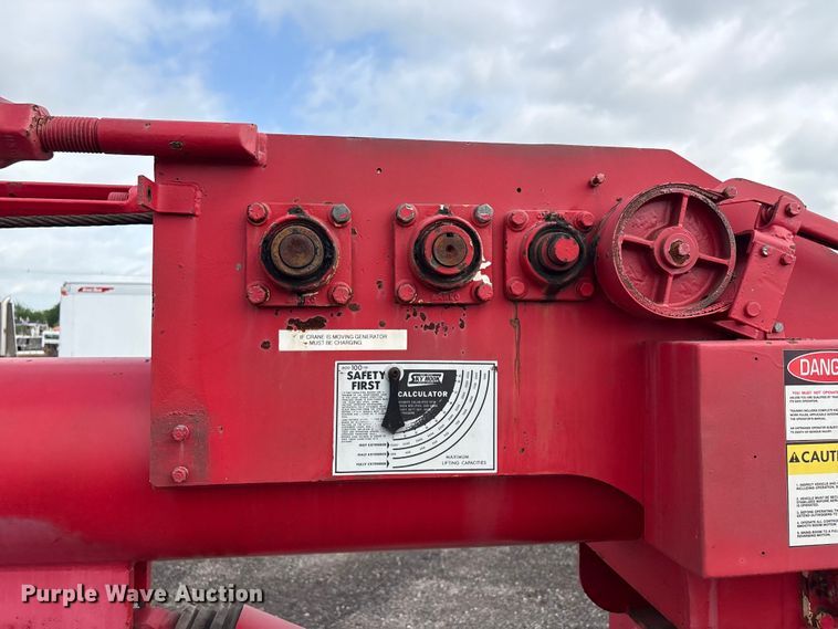 image for item EG1152 1996 Ford L8000 crane truck