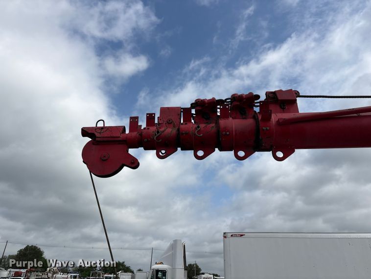 image for item EG1152 1996 Ford L8000 crane truck