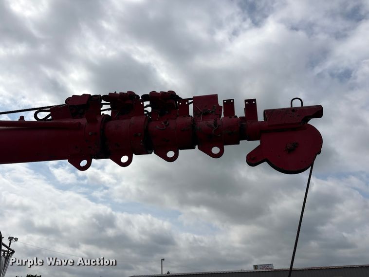 image for item EG1152 1996 Ford L8000 crane truck