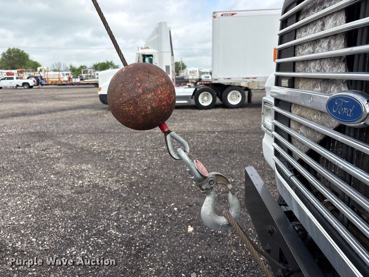 image for item EG1152 1996 Ford L8000 crane truck