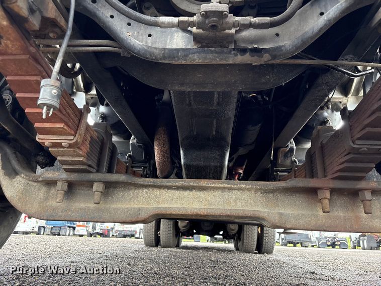 image for item EG1152 1996 Ford L8000 crane truck