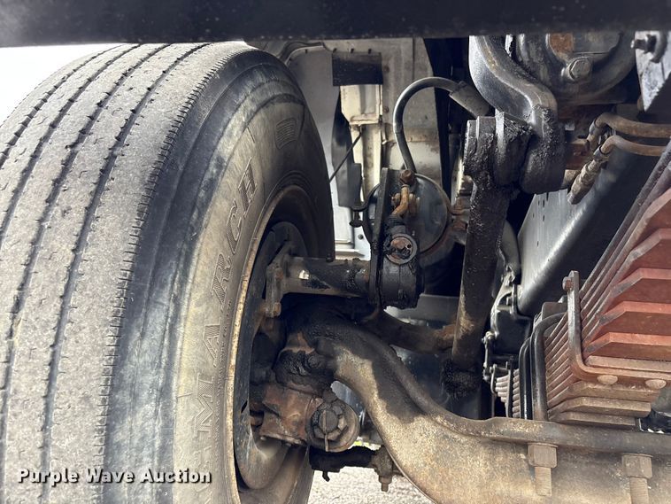 image for item EG1152 1996 Ford L8000 crane truck