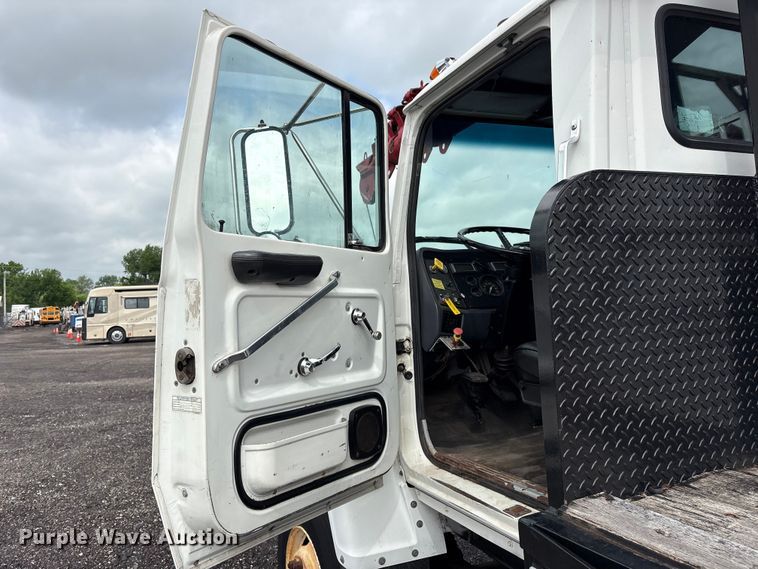 image for item EG1152 1996 Ford L8000 crane truck