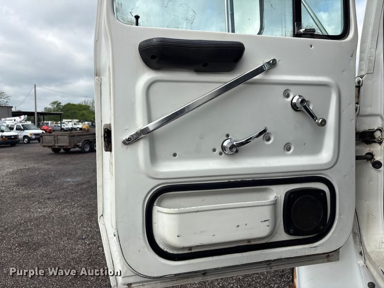 image for item EG1152 1996 Ford L8000 crane truck