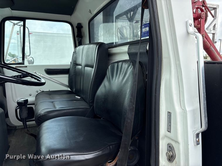 image for item EG1152 1996 Ford L8000 crane truck