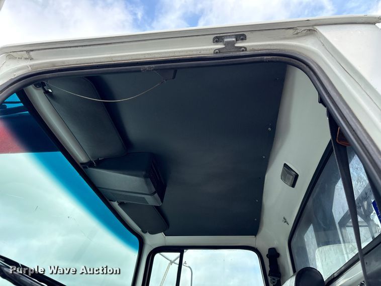 image for item EG1152 1996 Ford L8000 crane truck