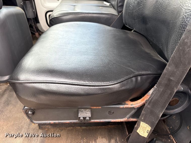 image for item EG1152 1996 Ford L8000 crane truck