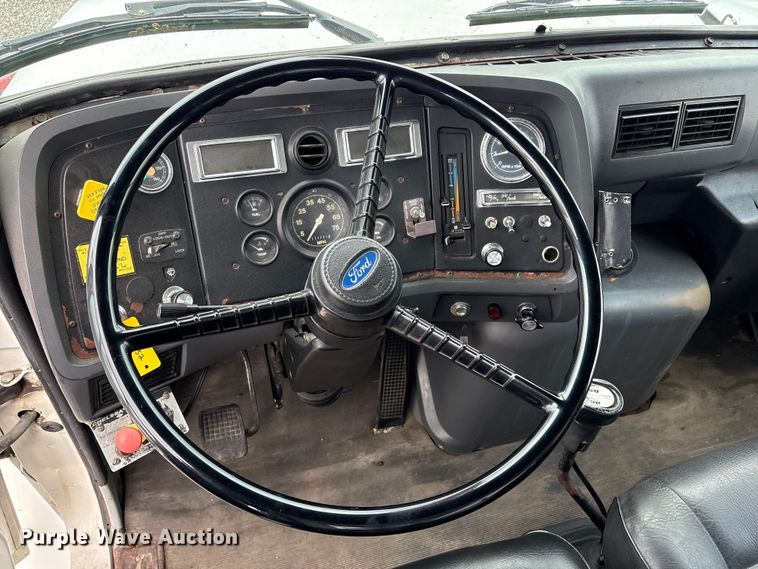 image for item EG1152 1996 Ford L8000 crane truck