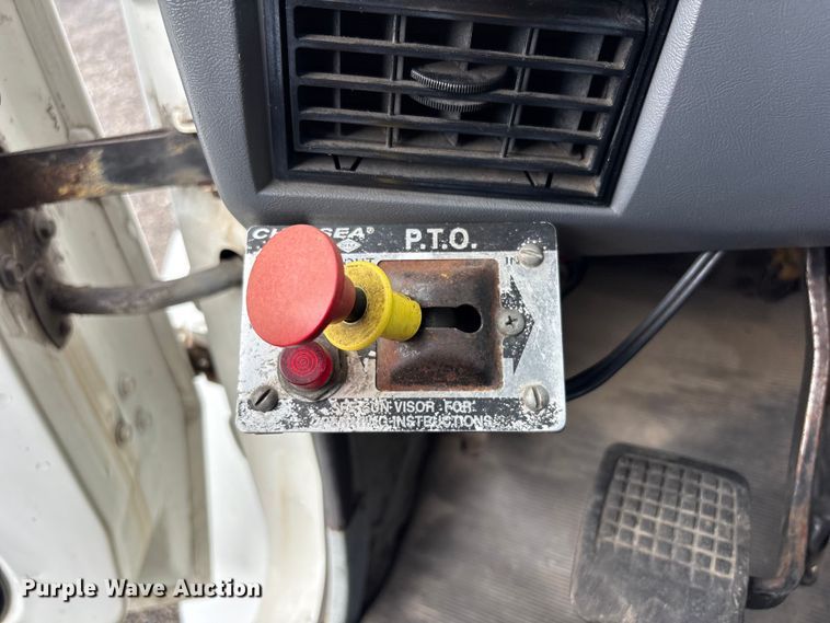 image for item EG1152 1996 Ford L8000 crane truck