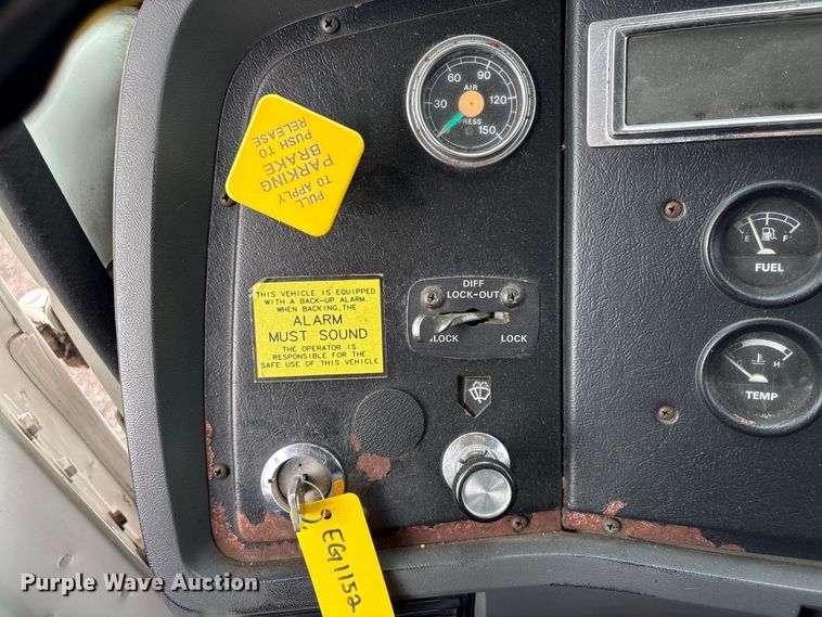 image for item EG1152 1996 Ford L8000 crane truck