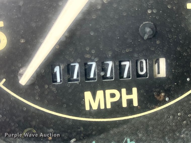 image for item EG1152 1996 Ford L8000 crane truck