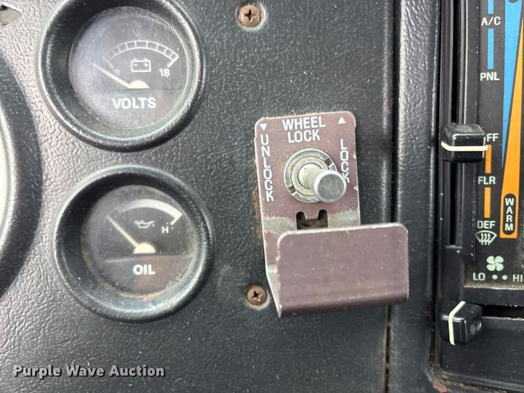 image for item EG1152 1996 Ford L8000 crane truck