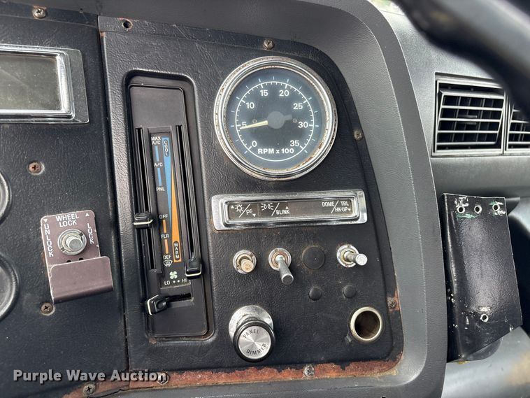 image for item EG1152 1996 Ford L8000 crane truck