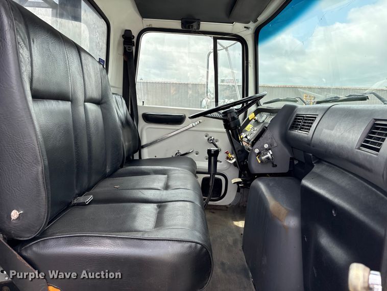 image for item EG1152 1996 Ford L8000 crane truck