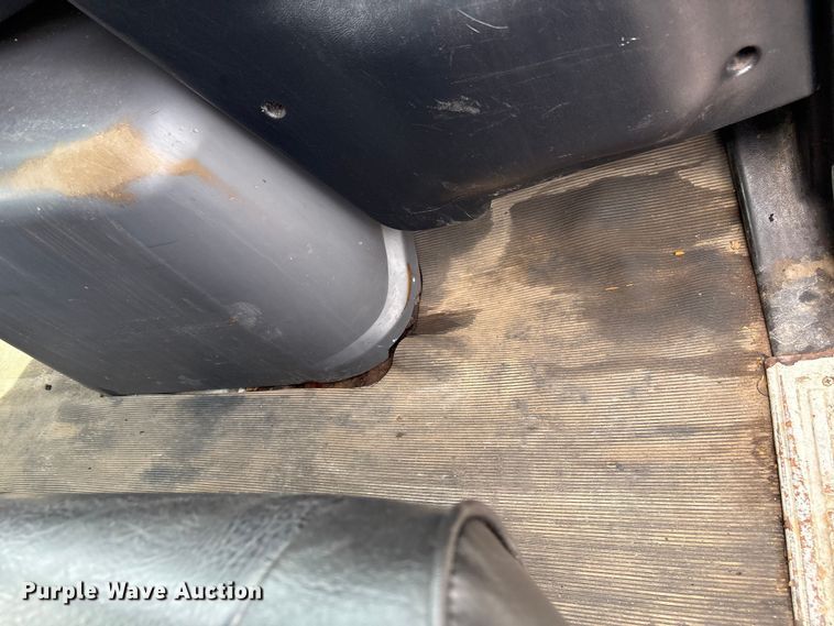 image for item EG1152 1996 Ford L8000 crane truck