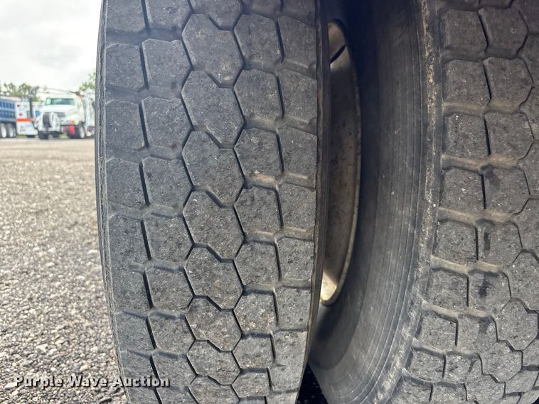 image for item EG1152 1996 Ford L8000 crane truck