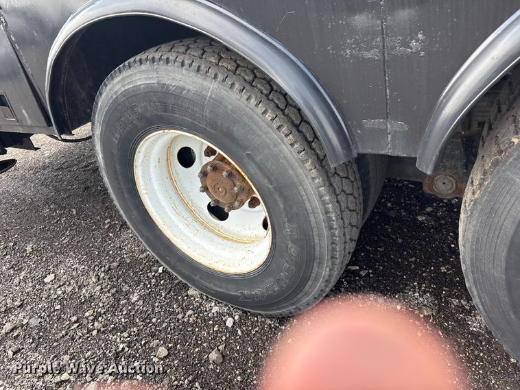 image for item EG1152 1996 Ford L8000 crane truck