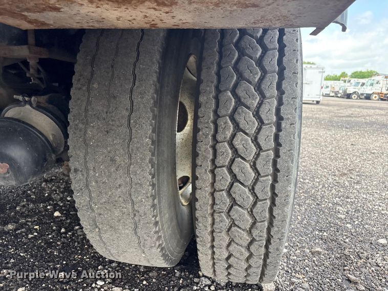 image for item EG1152 1996 Ford L8000 crane truck