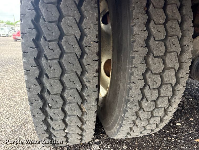 image for item EG1152 1996 Ford L8000 crane truck