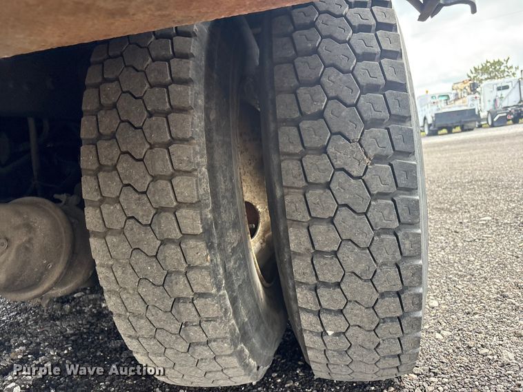 image for item EG1152 1996 Ford L8000 crane truck