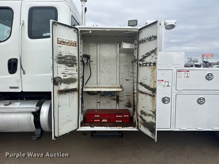 image for item EG2017 2007 Freightliner M2 106 crane truck