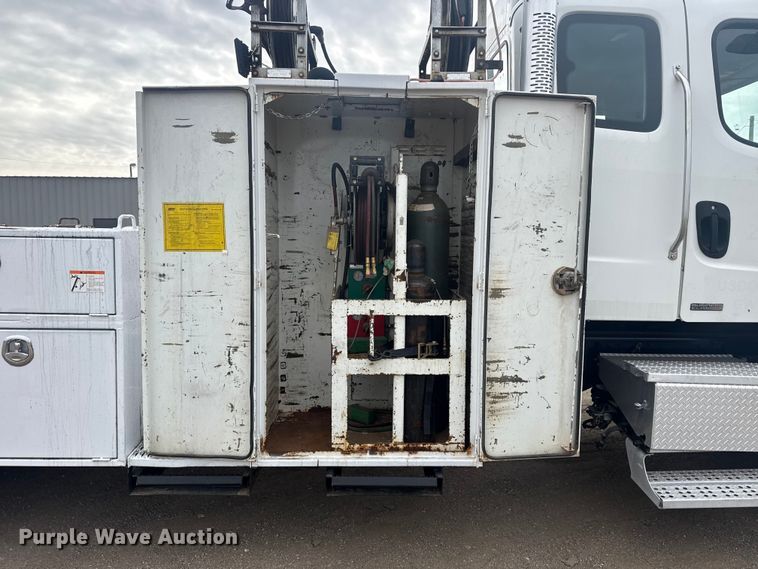 image for item EG2017 2007 Freightliner M2 106 crane truck