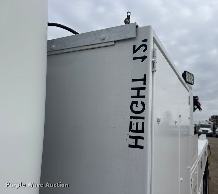image for item EG2017 2007 Freightliner M2 106 crane truck