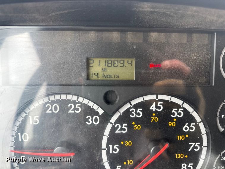 image for item EG2017 2007 Freightliner M2 106 crane truck