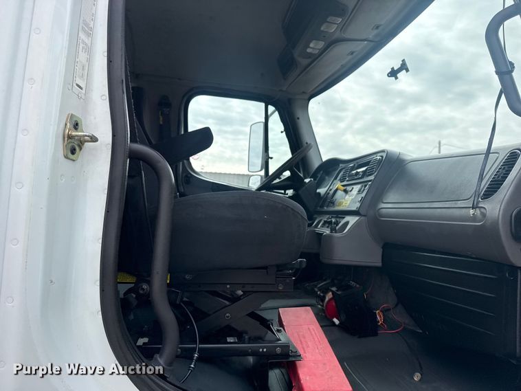 image for item EG2017 2007 Freightliner M2 106 crane truck