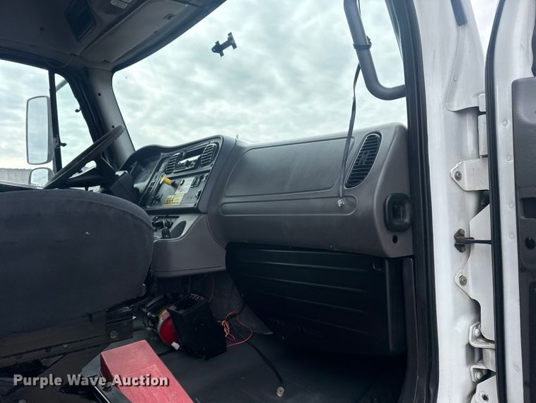image for item EG2017 2007 Freightliner M2 106 crane truck