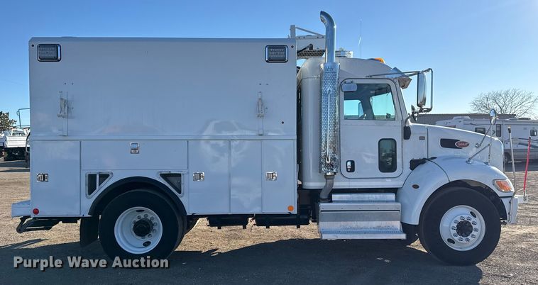 image for item EG2072 2018 Peterbilt 337 utility / service truck