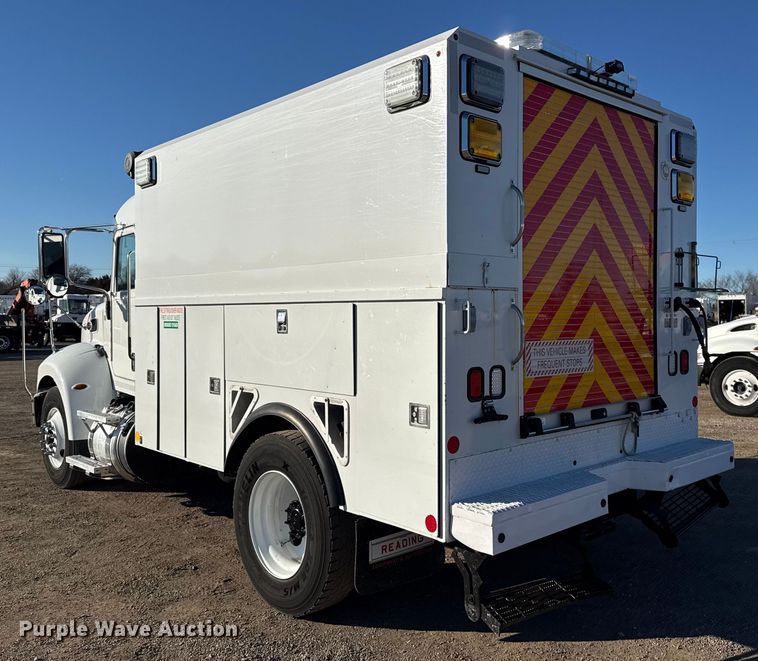 image for item EG2072 2018 Peterbilt 337 utility / service truck