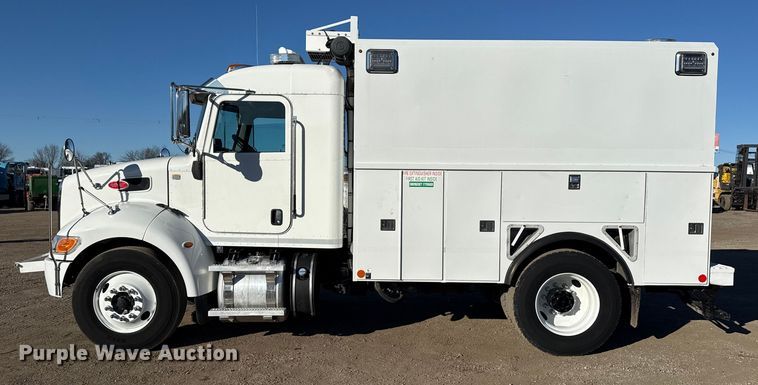 image for item EG2072 2018 Peterbilt 337 utility / service truck