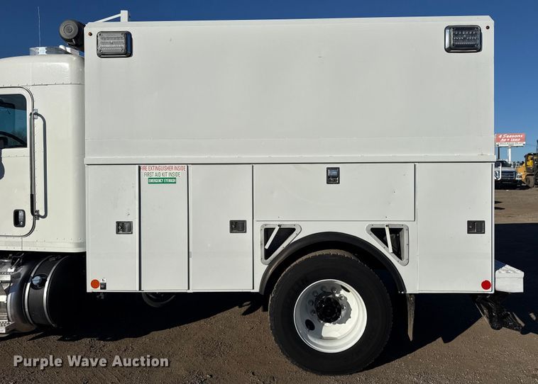 image for item EG2072 2018 Peterbilt 337 utility / service truck