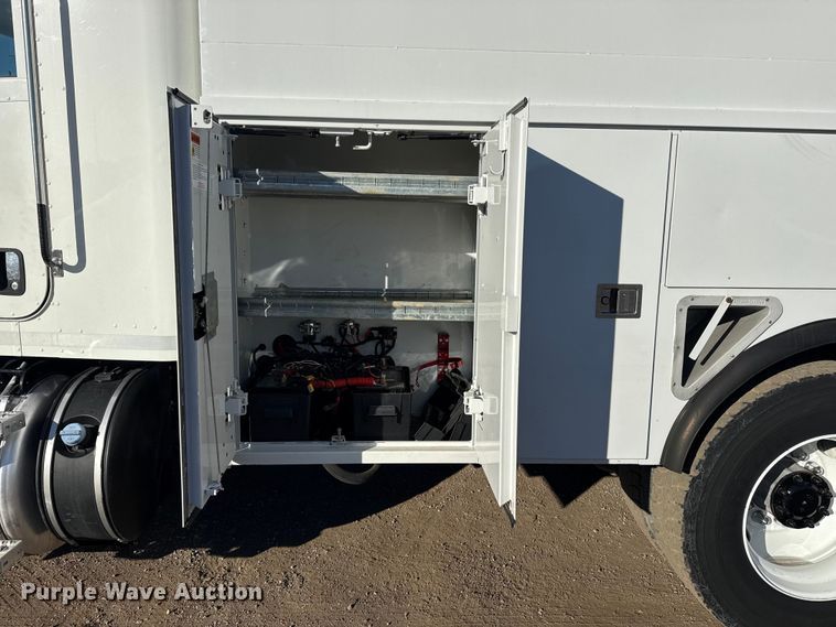 image for item EG2072 2018 Peterbilt 337 utility / service truck