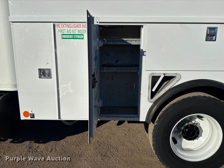 image for item EG2072 2018 Peterbilt 337 utility / service truck