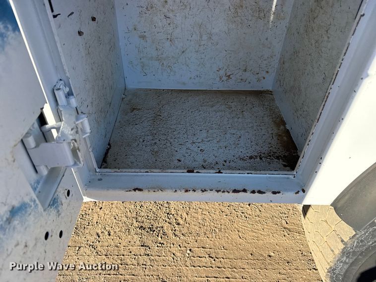 image for item EG2072 2018 Peterbilt 337 utility / service truck