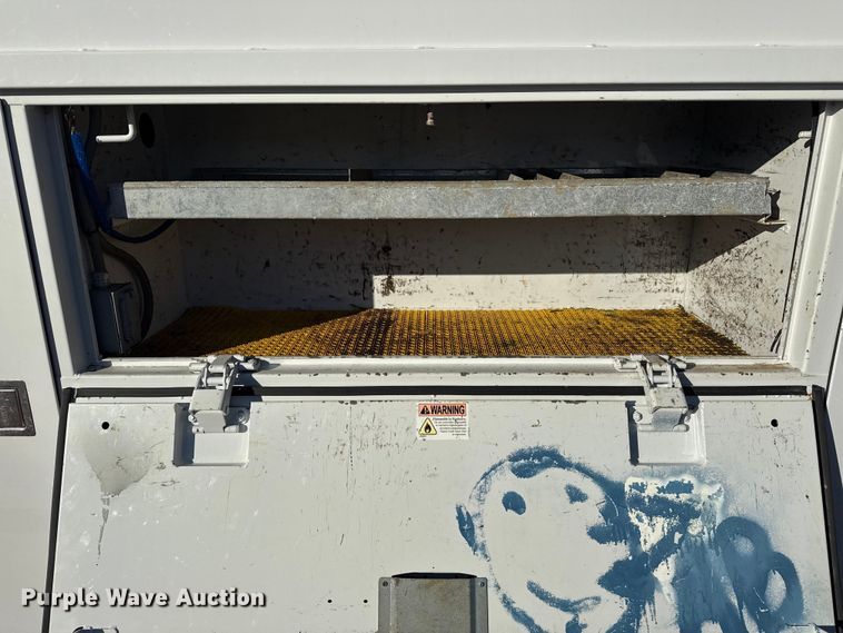 image for item EG2072 2018 Peterbilt 337 utility / service truck