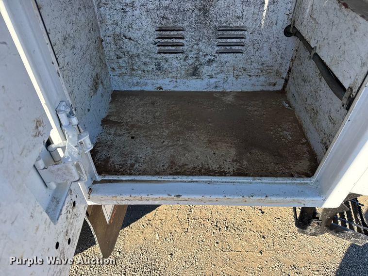 image for item EG2072 2018 Peterbilt 337 utility / service truck