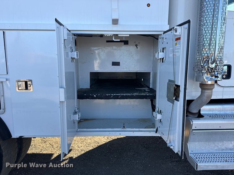 image for item EG2072 2018 Peterbilt 337 utility / service truck