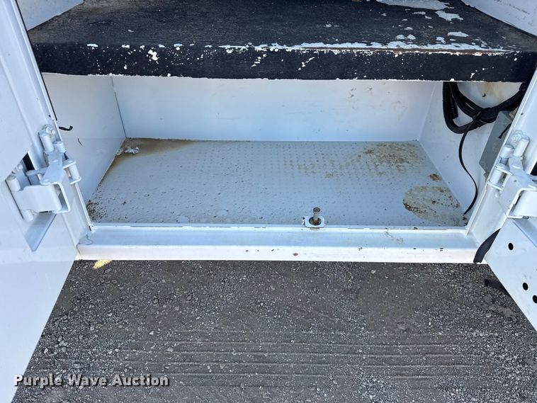 image for item EG2072 2018 Peterbilt 337 utility / service truck