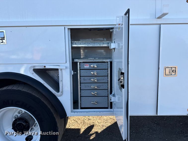 image for item EG2072 2018 Peterbilt 337 utility / service truck