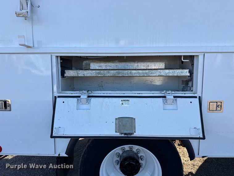 image for item EG2072 2018 Peterbilt 337 utility / service truck